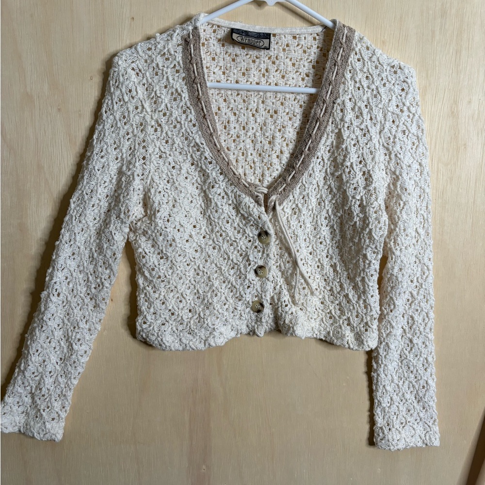 Wrapper women’s small crop knit button front sweater.